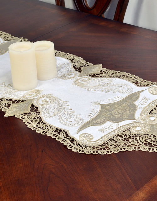Load image into Gallery viewer, Table Runner (Hand-Made) Style #245
